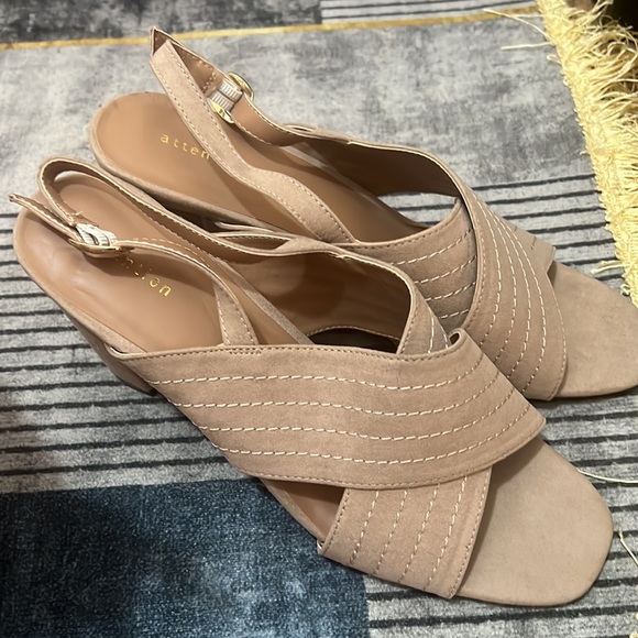 New taupe size 10 heels - Picture 4 of 4